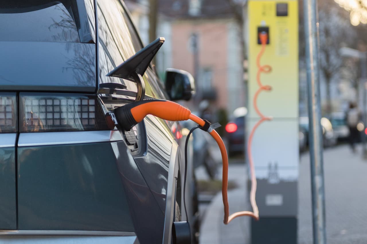 Ecog übernimmt Ladebetriebssystem Josev