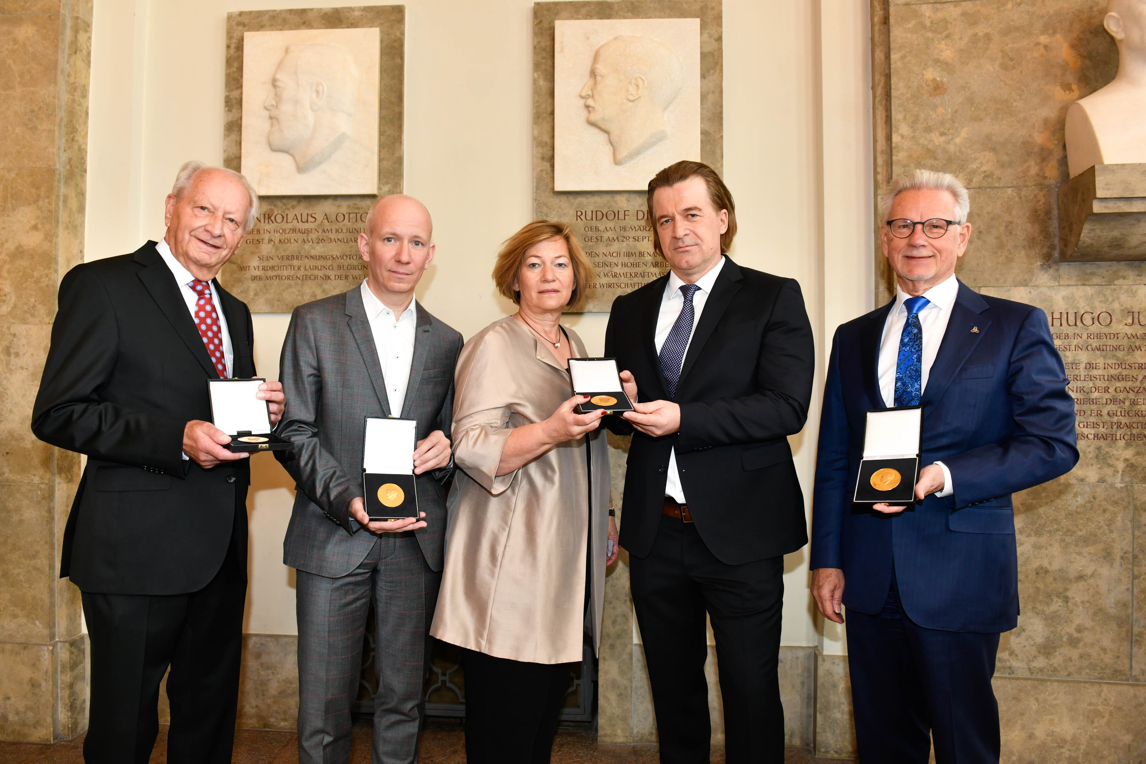 AZO erhält Dieselmedaille für „Beste Innovationsförderung“