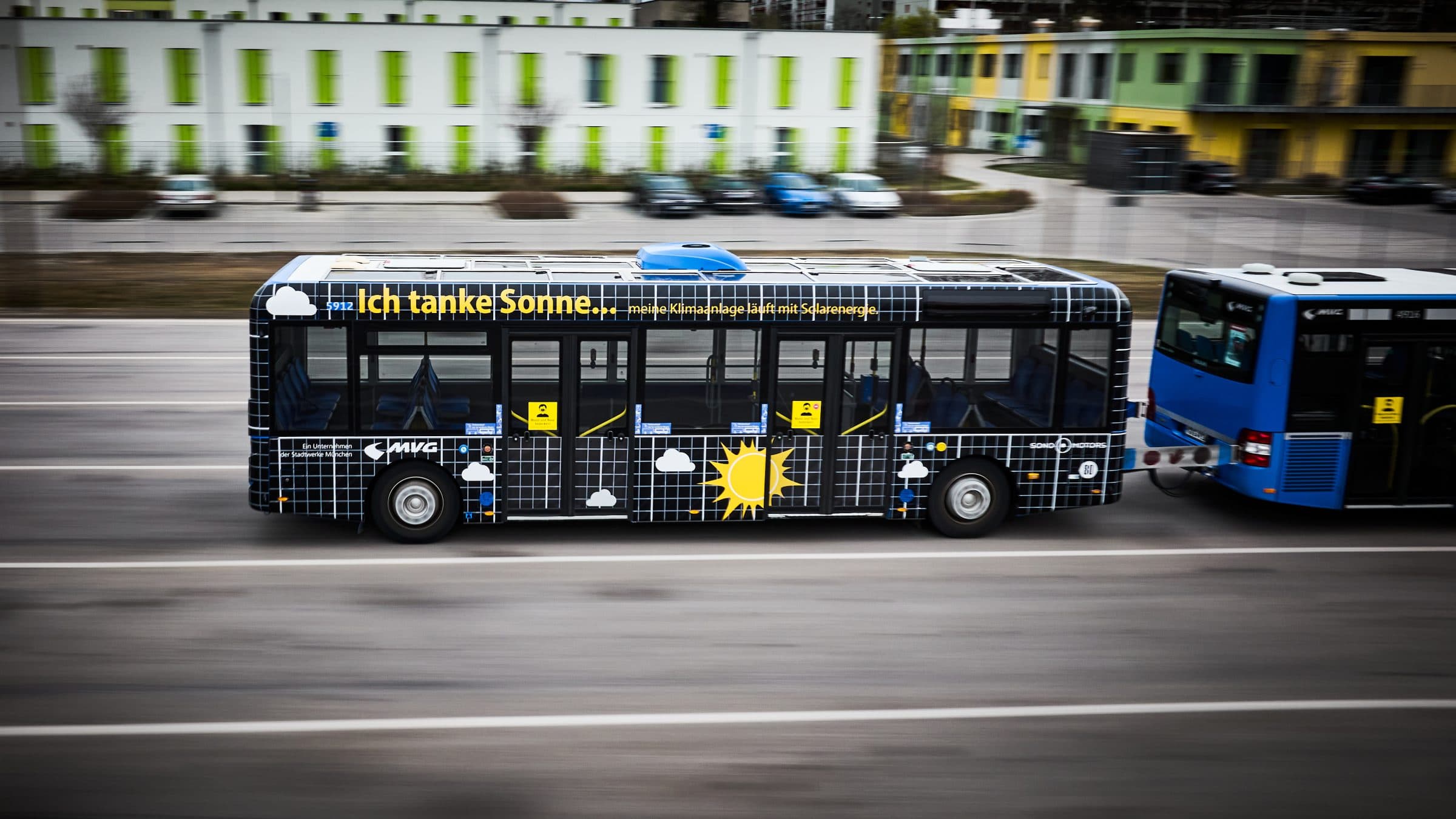 Sono Motors und die MVG stellen Solarbusanhänger vor