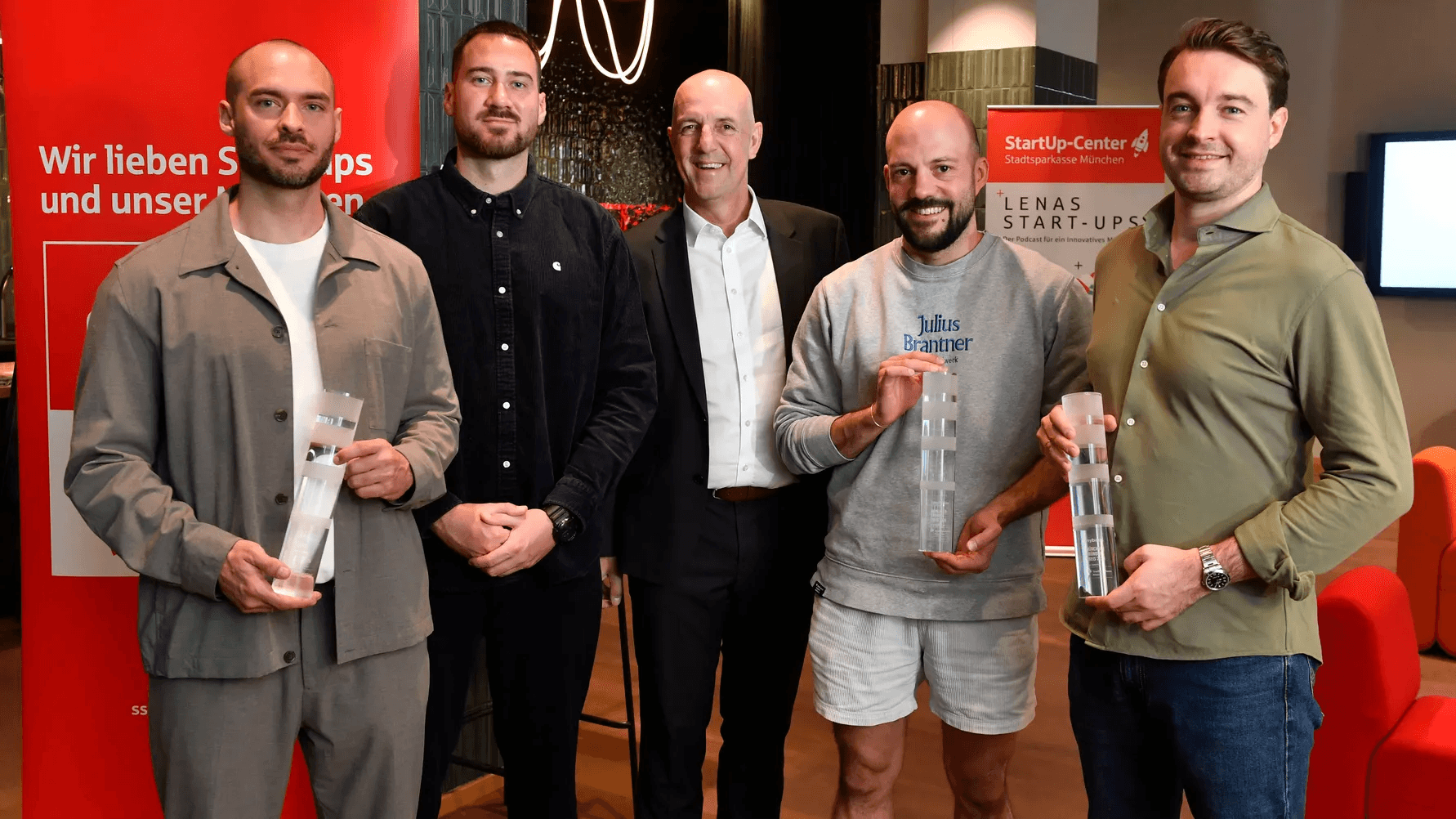 Münchner Gründerpreis 2026 geht an On7, Mybacs und Julius Brantner