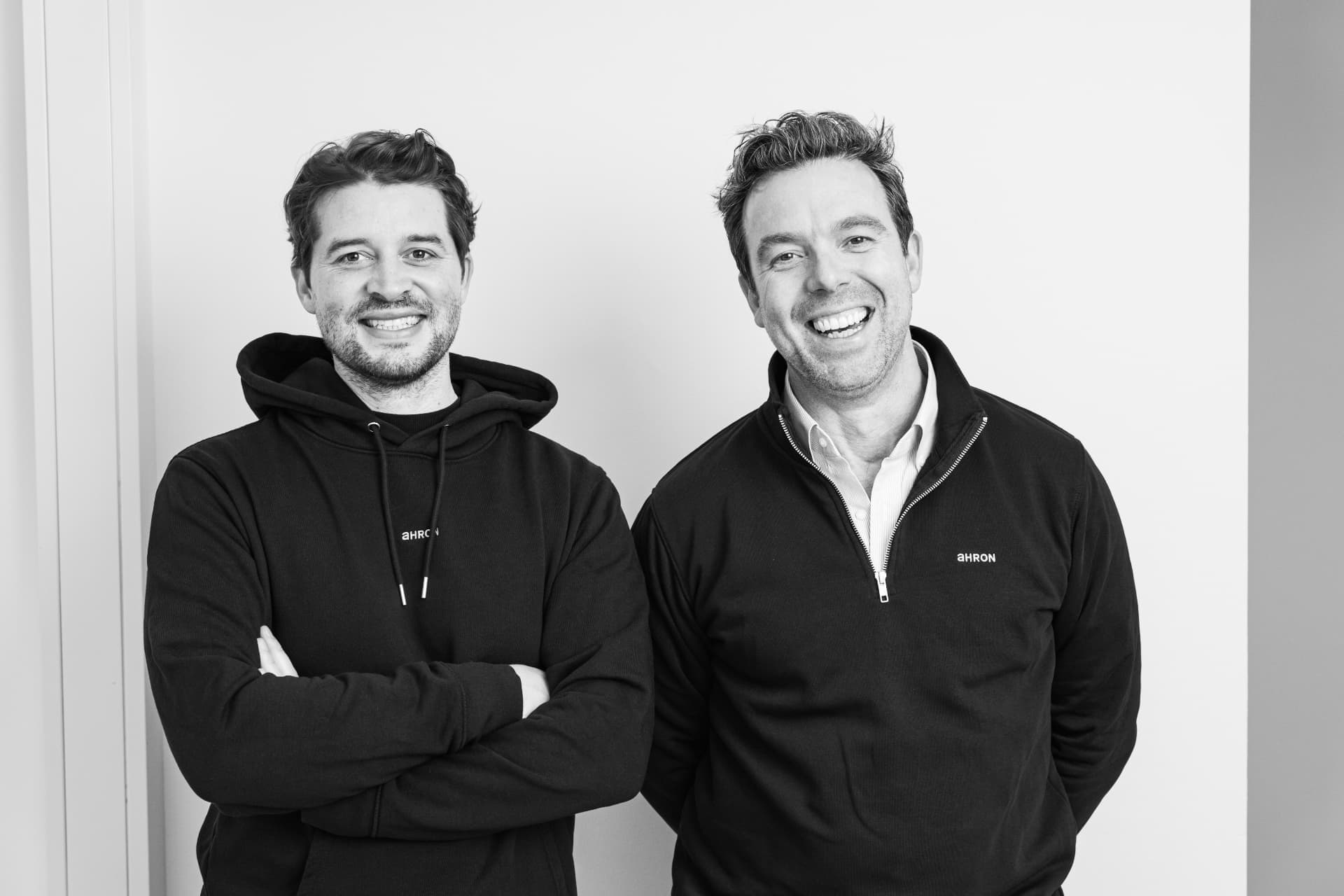 Ahron knackt 1 Million Euro ARR und holt 2,2 Millionen Euro Funding